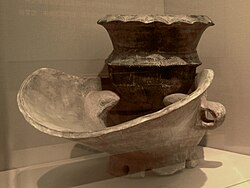 Keramička peć i posuda kulture Hemudu