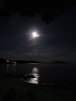 Mjesec i njegov odsjaj u noći Martinšćice