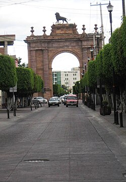 Ulica i lavlja vrata u Leonu