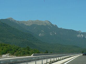 Sveto brdo – pogled s autoceste A1.