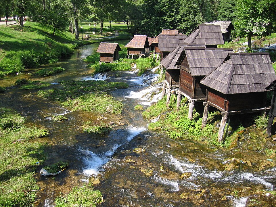 Datoteka:Watermills Pliva Jajce Bosnia.JPG