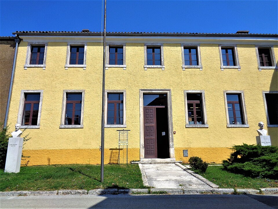 Datoteka:Čakavska kuća u Žminju.JPG