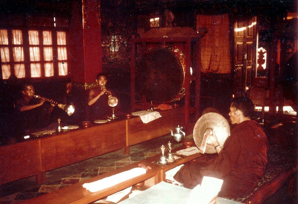 Datoteka:Tibetan monks Boudhanath 1973.JPG