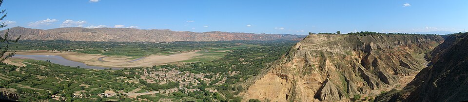 Panorama (s ruba visoravni od lesa) donjeg toka rijeke Daksija, pritoke Jangce u Kini.