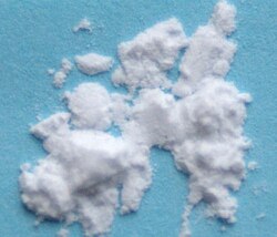 Germanijev dioksid u obliku bijelog praha.