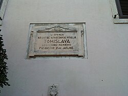 Jedna od spomen-ploča u Janjini.