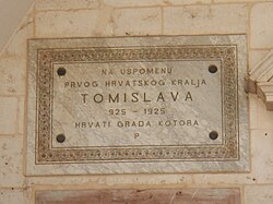 Spomen-ploča u Kotoru.