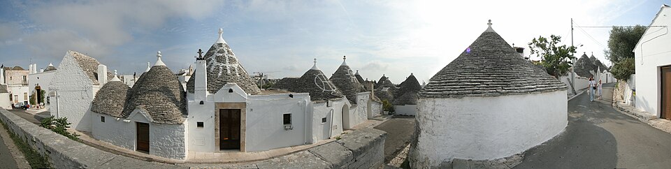 Panoramski pogled od 160∘ ulice u Alberobellu