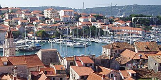 Trogir, pogled na marinu