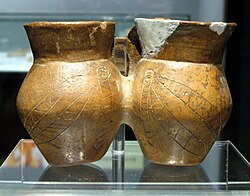 Dvostruki vrč kulture Qijia (2100.-1700. pr. Kr.)