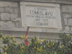 Spomen-ploča u Stonu.