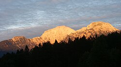 Alpski žar kod zalaska Sunca (planine Kehlstein, Hoher Göll, Hohes Brett u Švapskoj Juri ili Švapskim alpama).