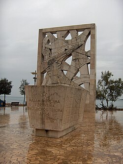 Spomenik „Palim borcima i žrtvama fašizma“ u Rovinju, rad kipara Ivana Sabolića