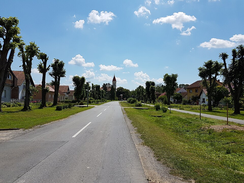 Datoteka:Ulaz u Špišić Bukovicu.jpg