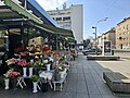 Kiosci s cvjećarnama na sjevernom rubu trga, 2025.