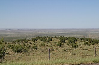 Pogled s nepropusne pokrovne stijene na škarpi Llana Estacada na San Jon.