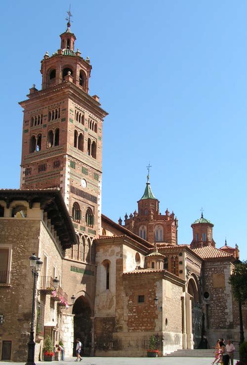 Datoteka:TorreSanPedro.jpg
