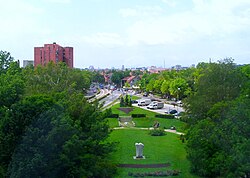 Pogled s vrha zgrade na Zvonimirovu ulicu. U pozadini se nejasno vide Zagrepčanka i Cibonin toranj