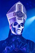 Izvorni Papa Emeritus (lijevo) 2012., Papa Emeritus II. (u sredini) 2013. i Papa Emeritus III. (desno) 2016. godine.