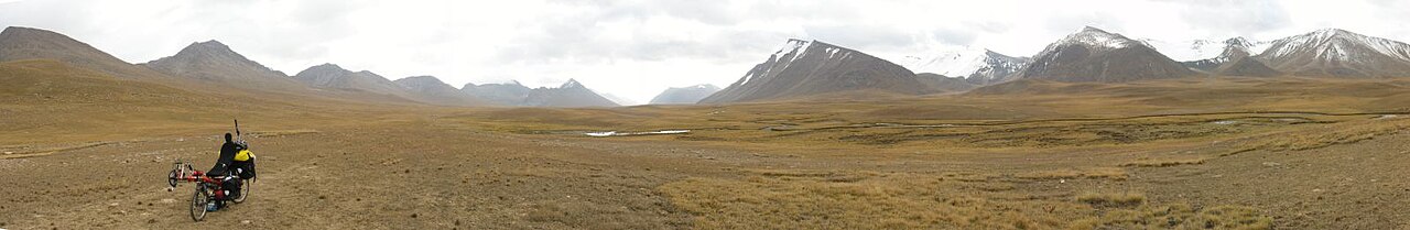 Stepa u Kirgistanu — prijevoj Kerege-Taš.