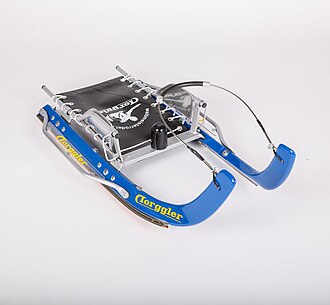 Trkaće sanjke s upravljačkim konopom i saonicima