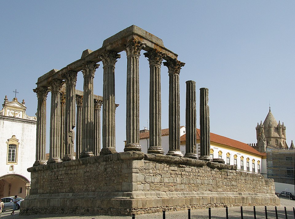 Datoteka:Evora-RomanTemple edit.jpg