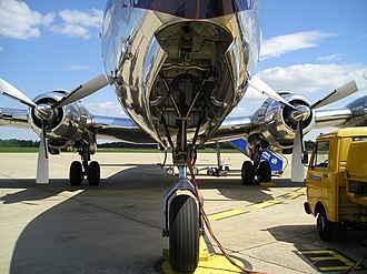 Nosna noga na Douglas DC-6B