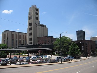 Akron, Quaker Square