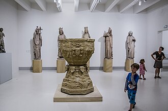 Gotička krstionica u dvorani kipova