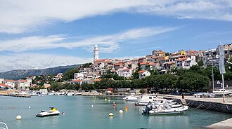 Pogled na luku i stari grad