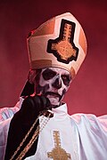 Izvorni Papa Emeritus (lijevo) 2012., Papa Emeritus II. (u sredini) 2013. i Papa Emeritus III. (desno) 2016. godine.