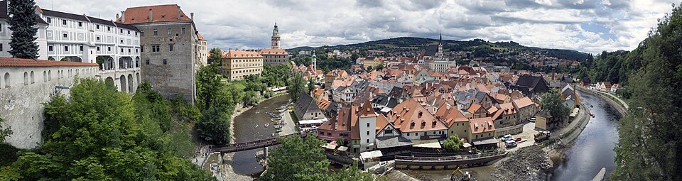 Datoteka:Krumlov20(js)panoramic.jpg