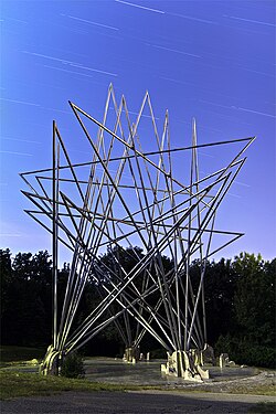 Spomenik „Zvezda“ u spomen-parku „Čačalica“ kod Požarevca, rad arhitekte Branislava Stojanovića i kipara S. Mišića