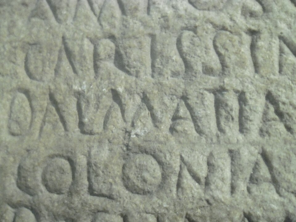 Datoteka:Antički spomen Dalmacije.JPG